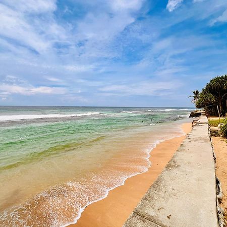 Ocean Front Villa Хіккадува Екстер'єр фото