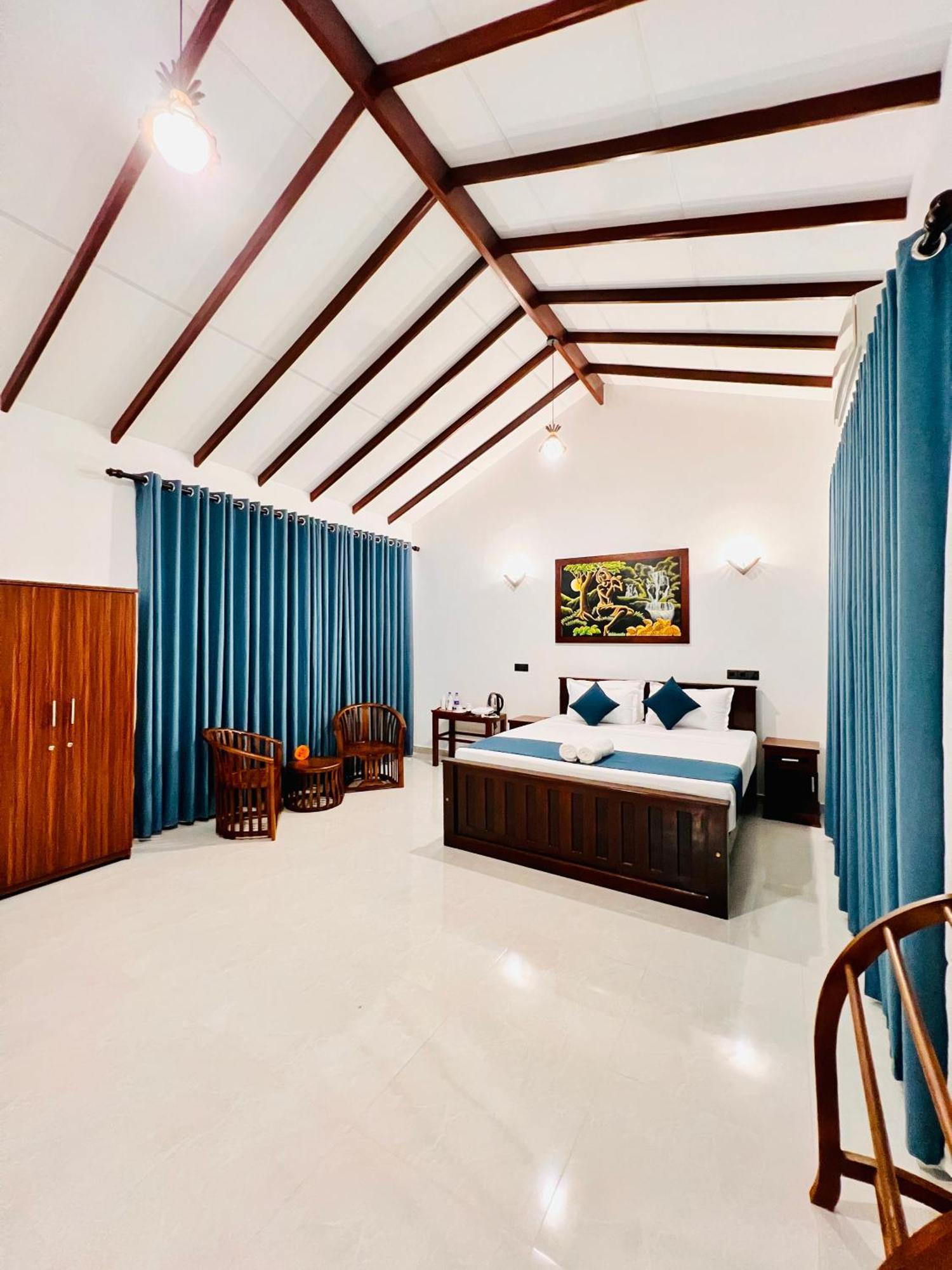 Ocean Front Villa Хіккадува Екстер'єр фото