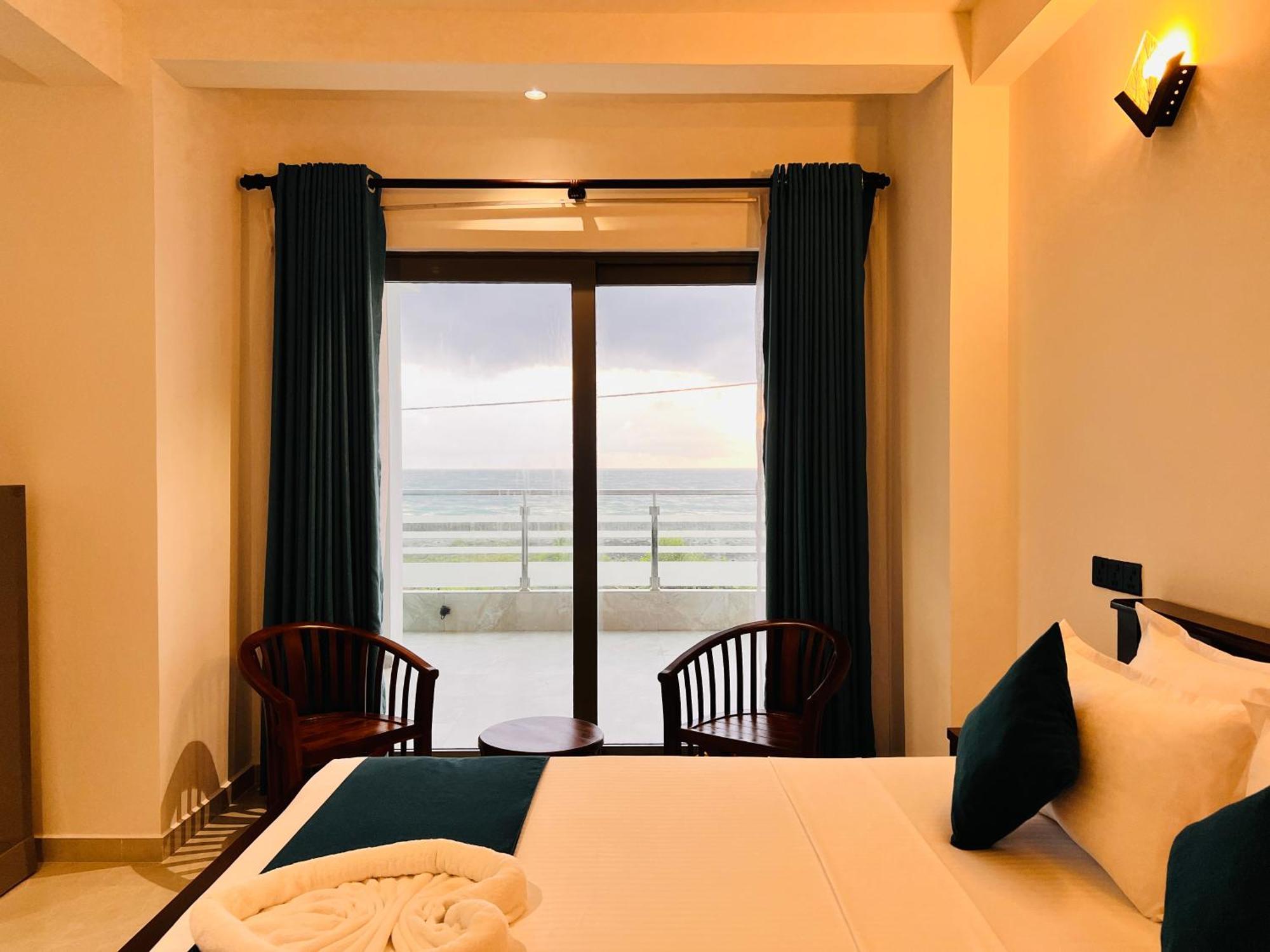 Ocean Front Villa Хіккадува Екстер'єр фото