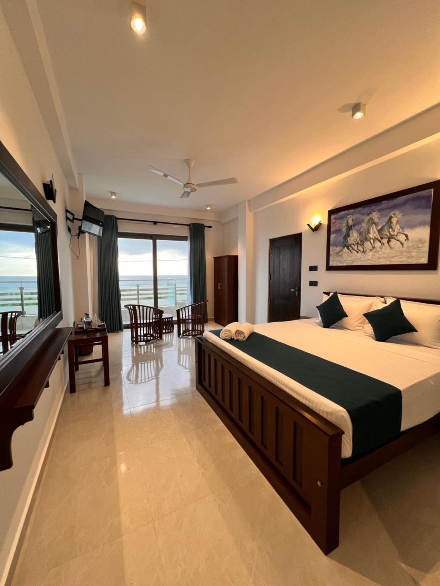 Ocean Front Villa Хіккадува Екстер'єр фото