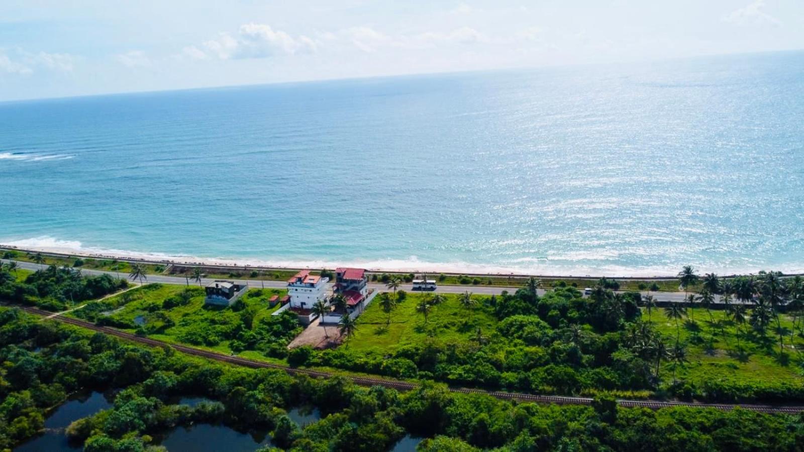 Ocean Front Villa Хіккадува Екстер'єр фото