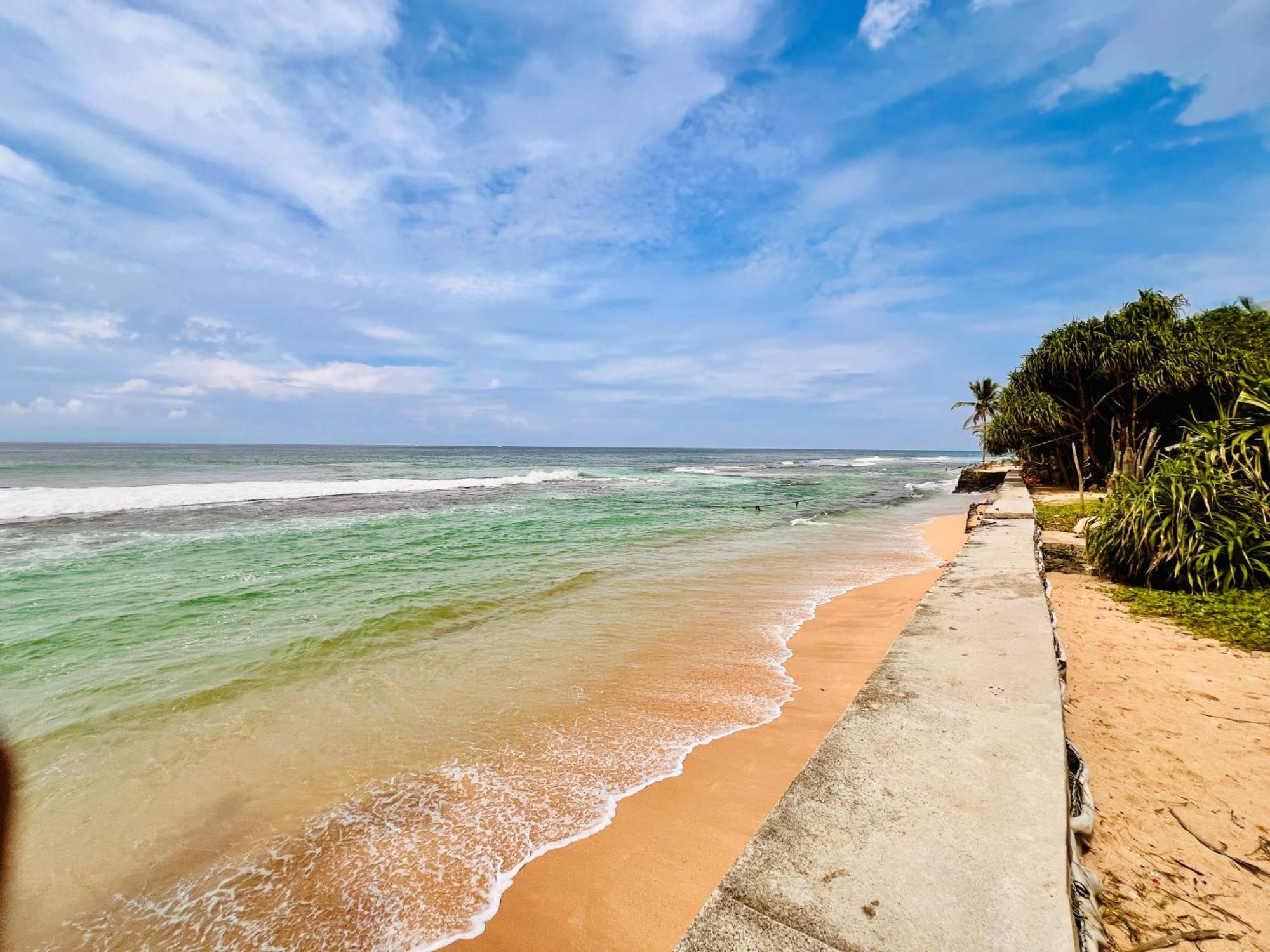Ocean Front Villa Хіккадува Екстер'єр фото